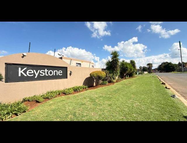 2 BEDROOM TOWNHOUSE FOR SALE IN GLENVISTA